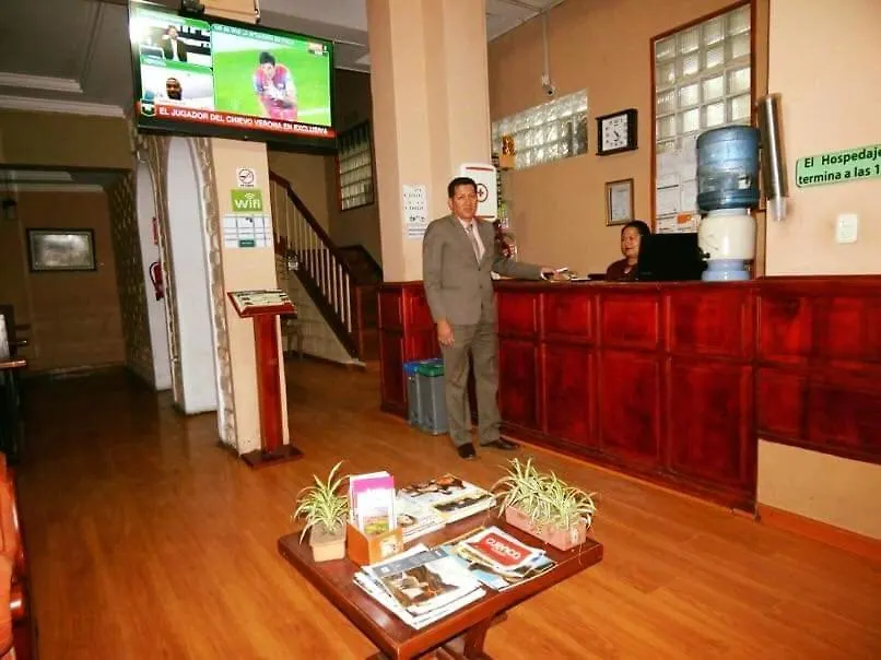 Hotel Atenas Куэнка